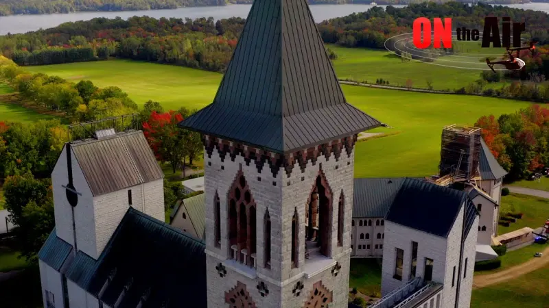 Abbaye de Saint-Benoît-du-Lac vue du ciel par drone